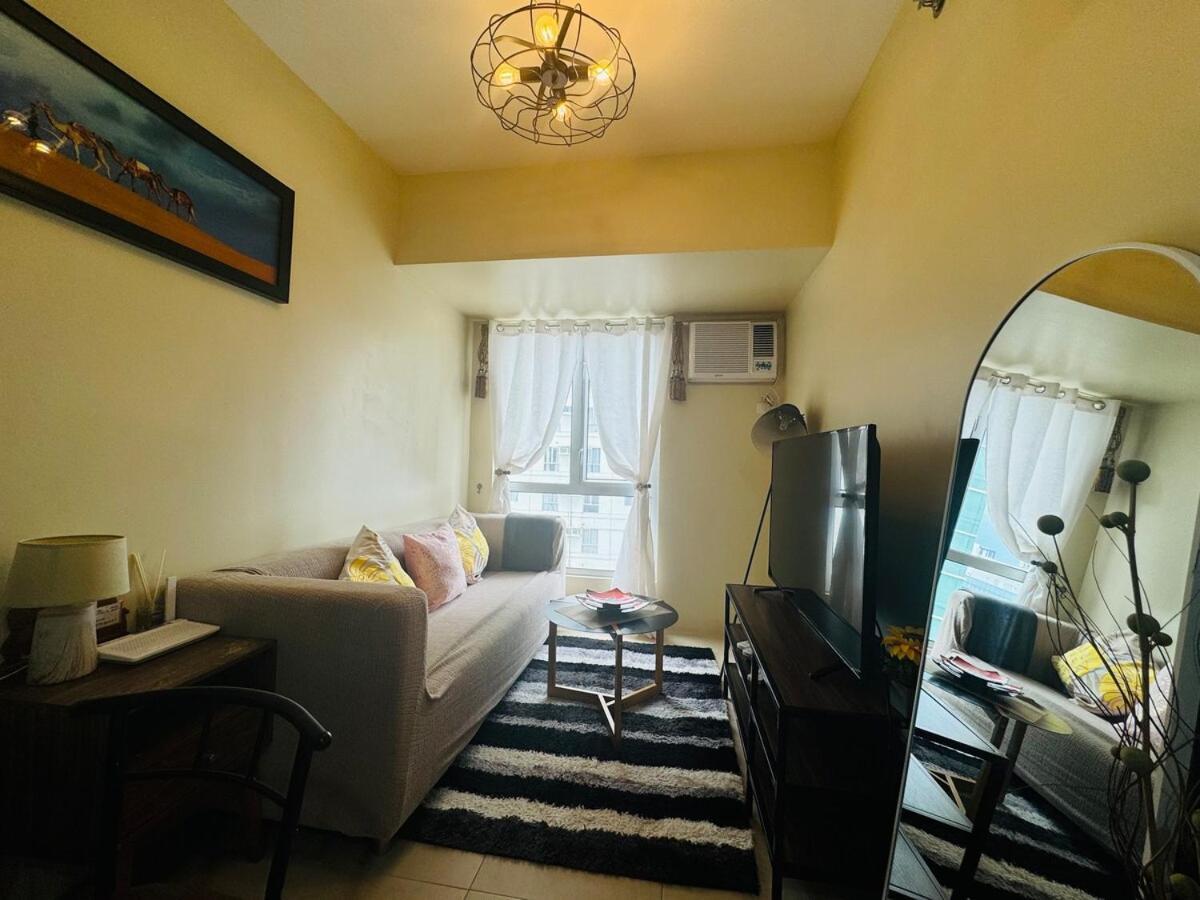 2 Bedroom Unit In It Park - Good For 5- Max 8 Pax Apartment *