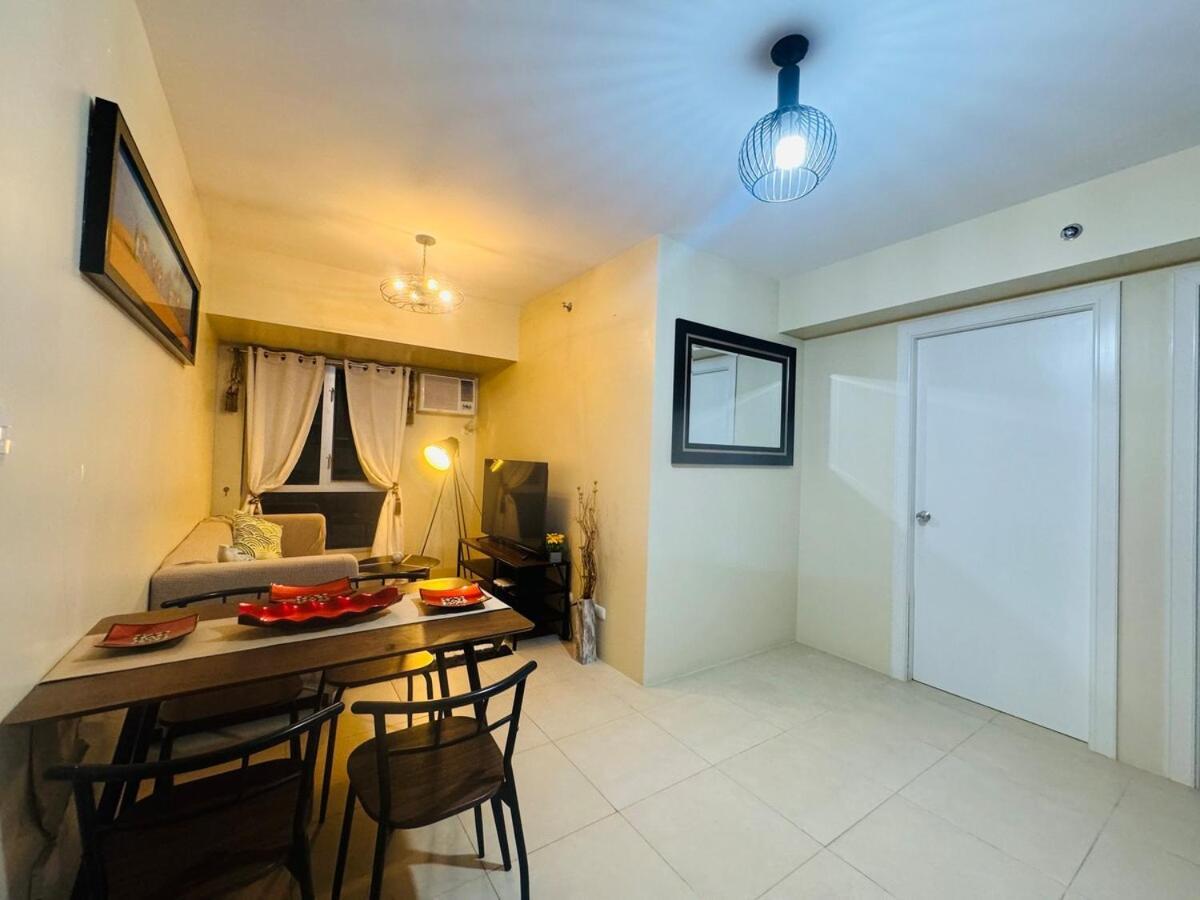 Apartment 2 Bedroom Unit In It Park - Good For 5- Max 8 Pax Cebu