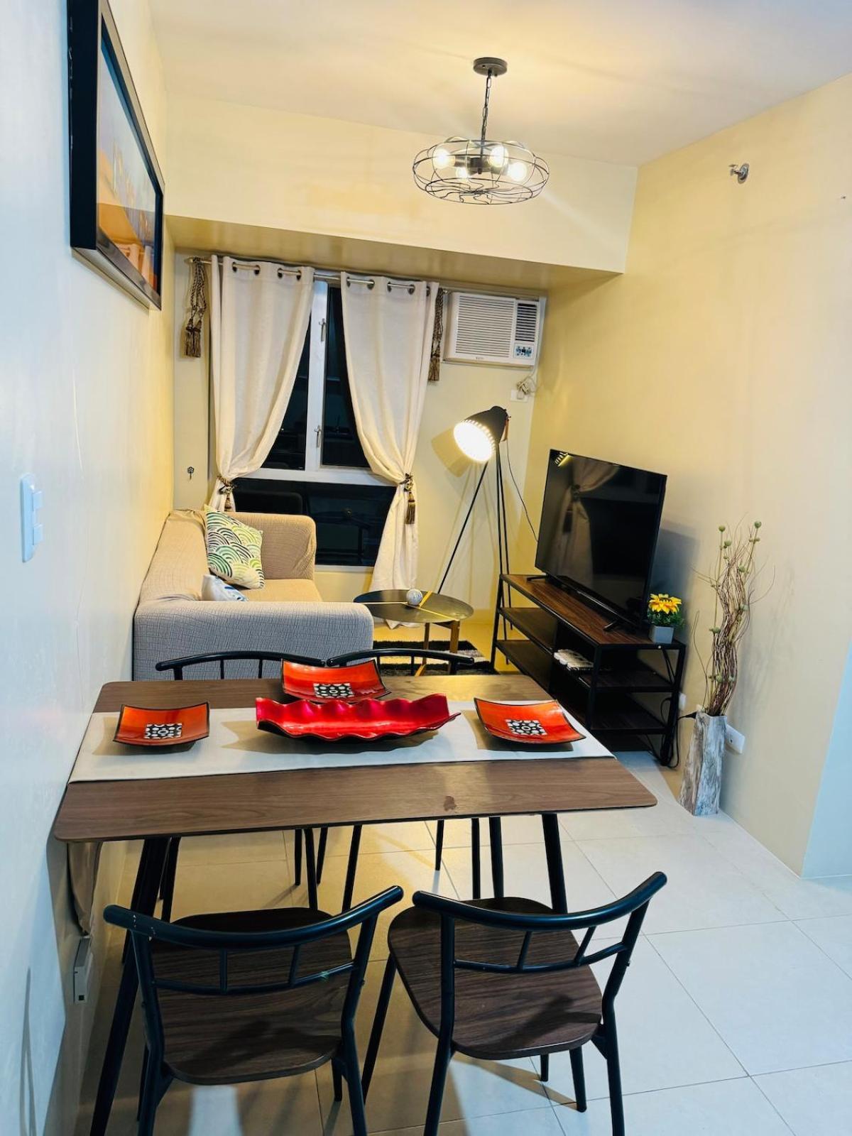 2 Bedroom Unit In It Park - Good For 5- Max 8 Pax Apartment