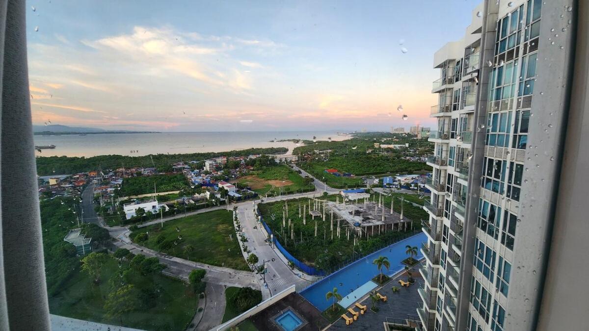 Your Mactan Ocean View Crib Apartment *