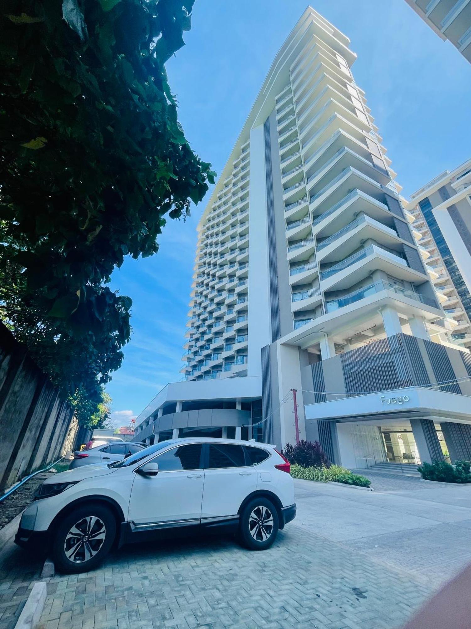 Condo With Private Beach At Tambuli Beach Resort Near Airport In Cebu Aparthotel