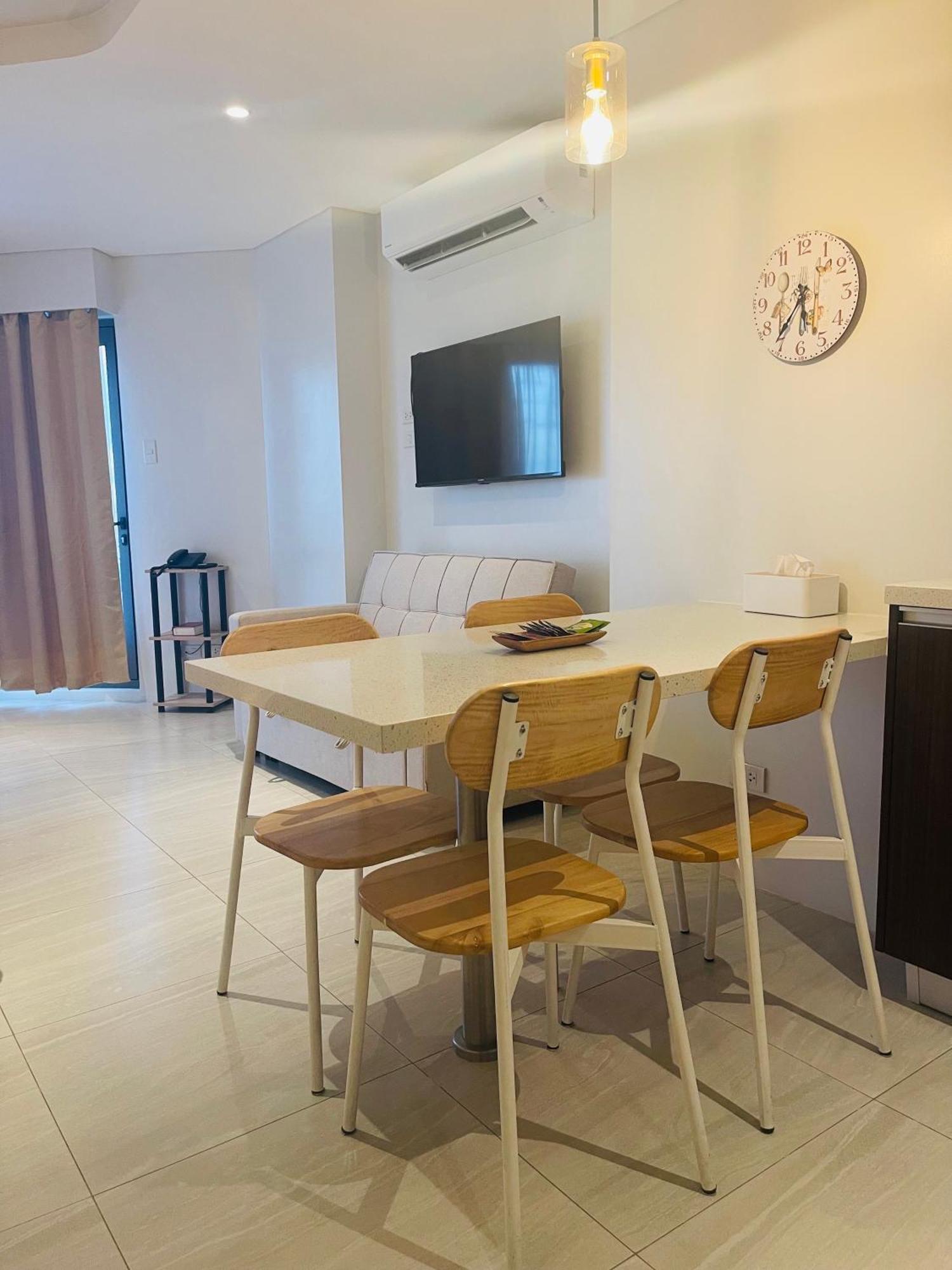 Condo With Private Beach At Tambuli Beach Resort Near Airport In Cebu Aparthotel Lapu-Lapu City