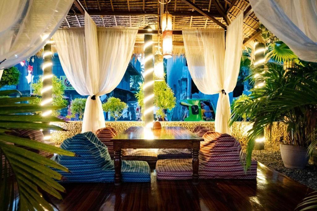 Resort Coucou Bar And Restaurant Santa Fe (Cebu)