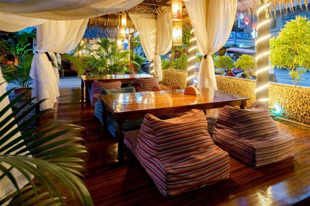 Coucou Bar And Restaurant 3* Santa Fe (Cebu)