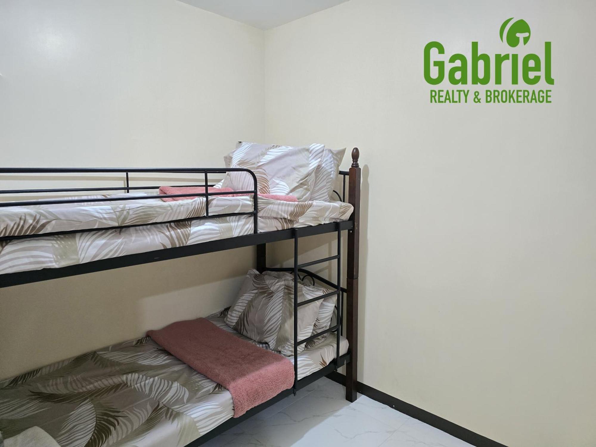 Fully-furnished Compostela House With Carpark, Wifi, Netflix