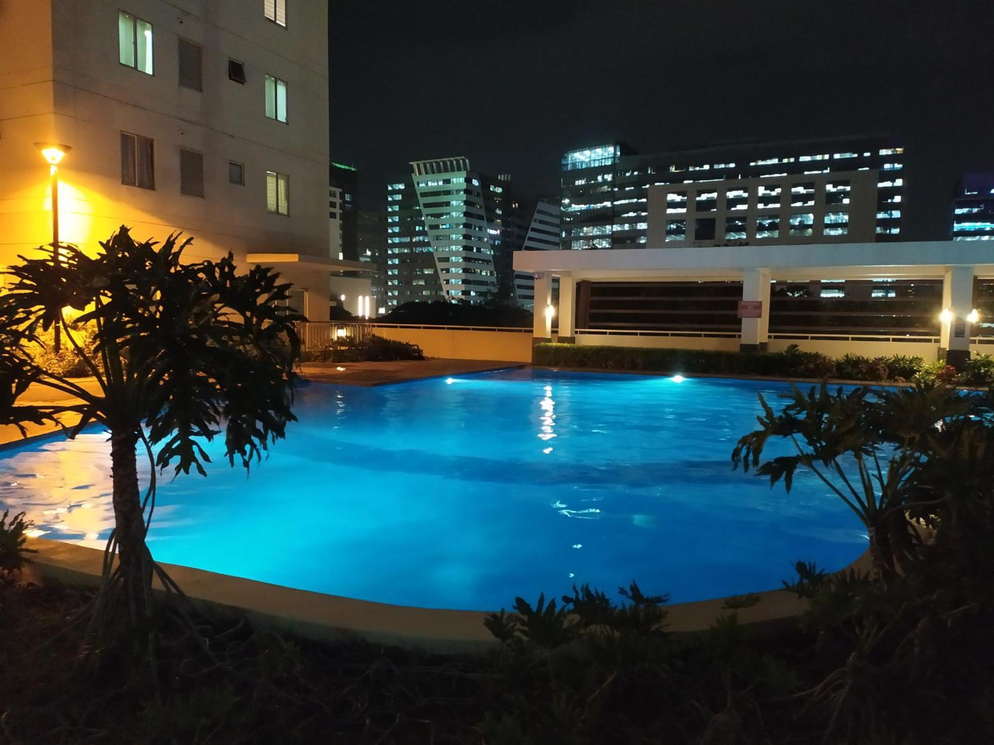 Panorama 24fb - Netflix 4k - Avida Towers It Park Apartment Cebu