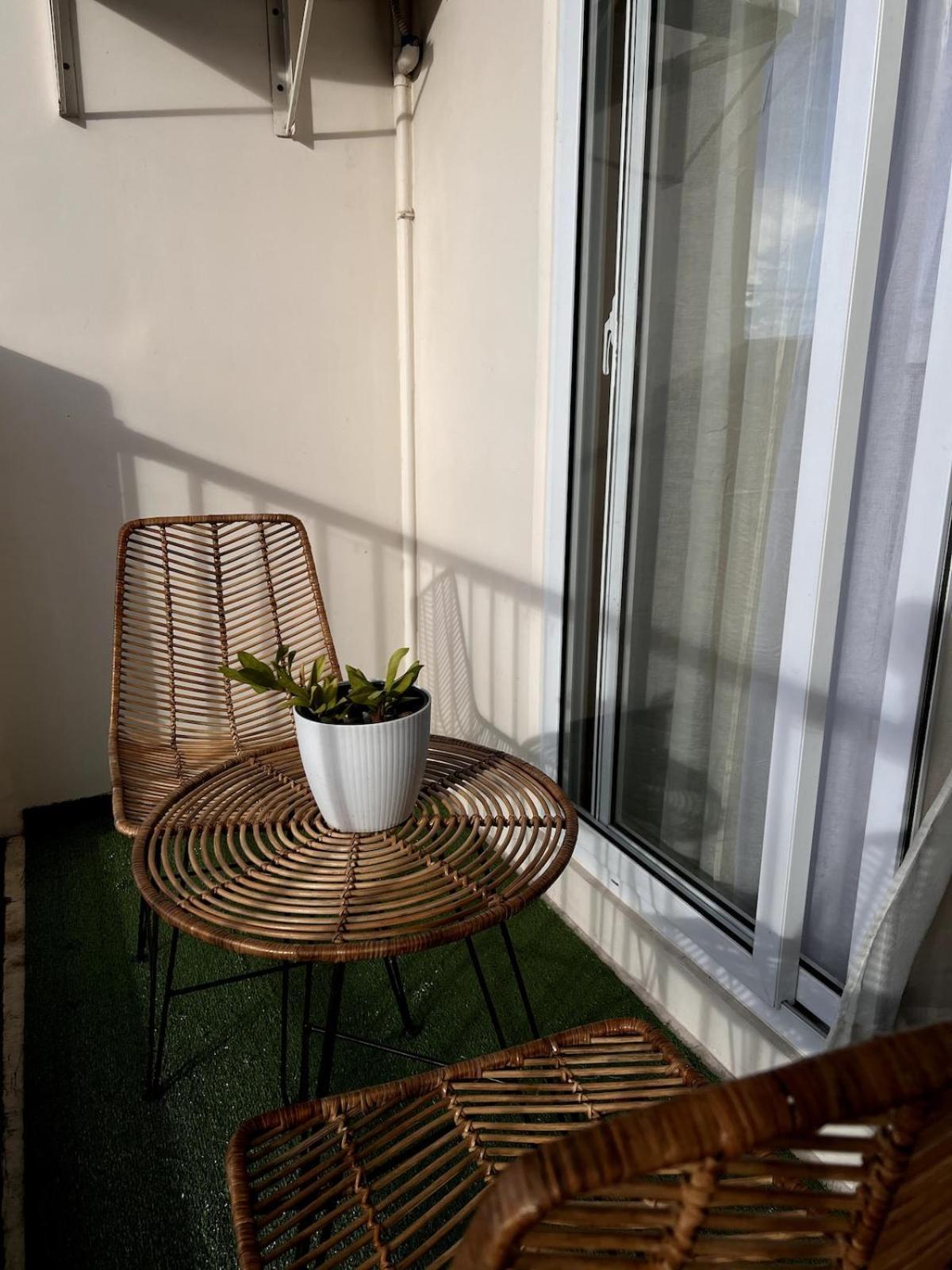 Apartment Pool View With Balcony Near Mactan Airport - La Vela Mactan *