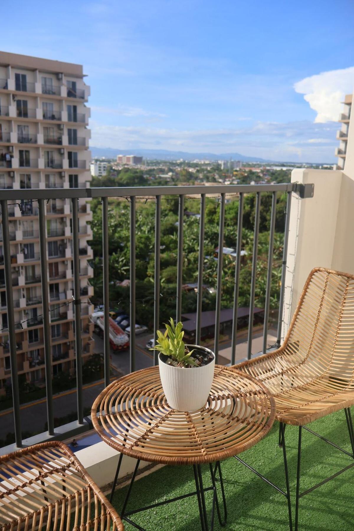 Apartment Pool View With Balcony Near Mactan Airport - La Vela Mactan *