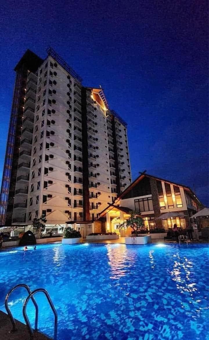 Lux-condo, Pool, 24hr Checkin & Easy Reach Airport *