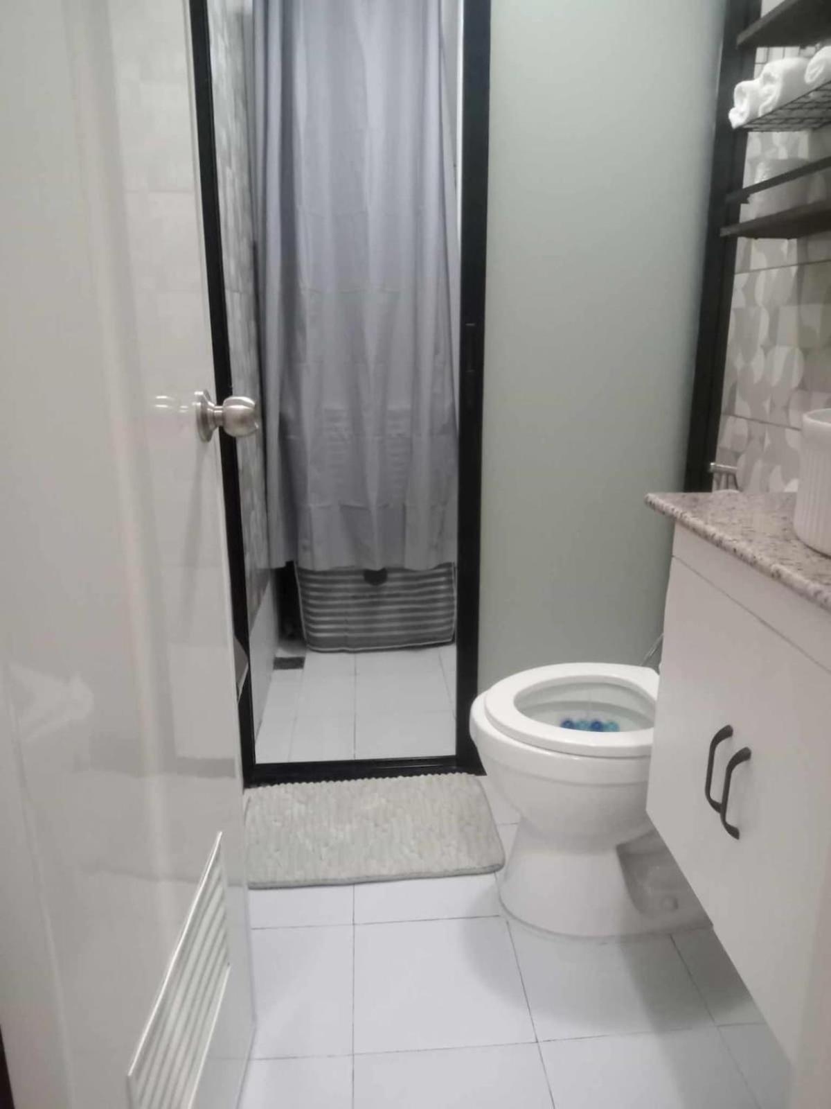 Apartment Lux-condo, Pool, 24hr Checkin & Easy Reach Airport *