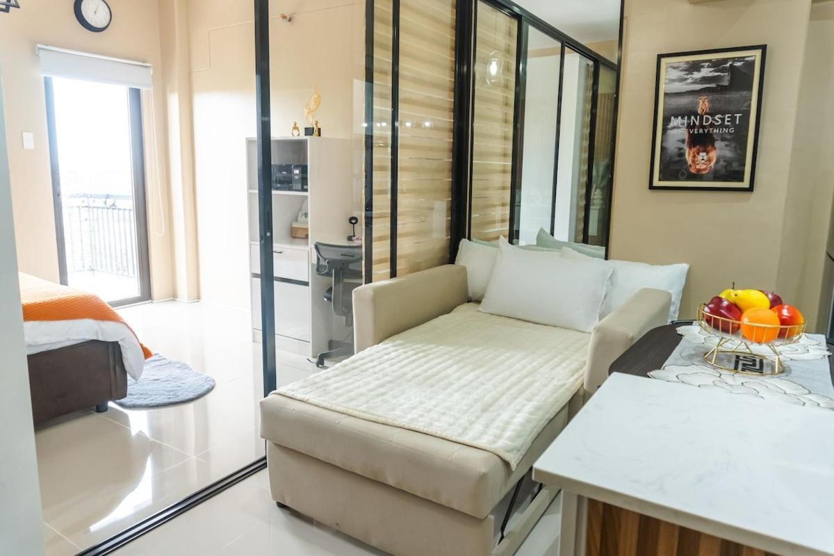 Lux-condo, Pool, 24hr Checkin & Easy Reach Airport *