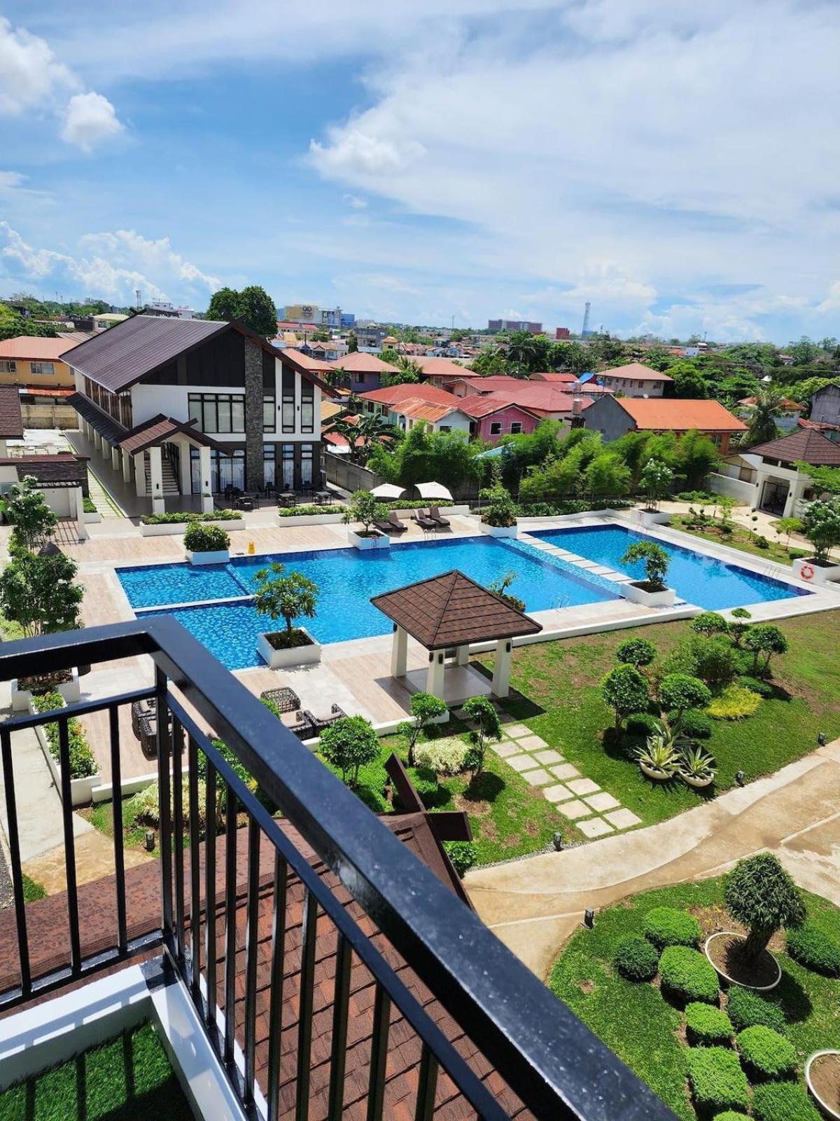 Lux-condo, Pool, 24hr Checkin & Easy Reach Airport