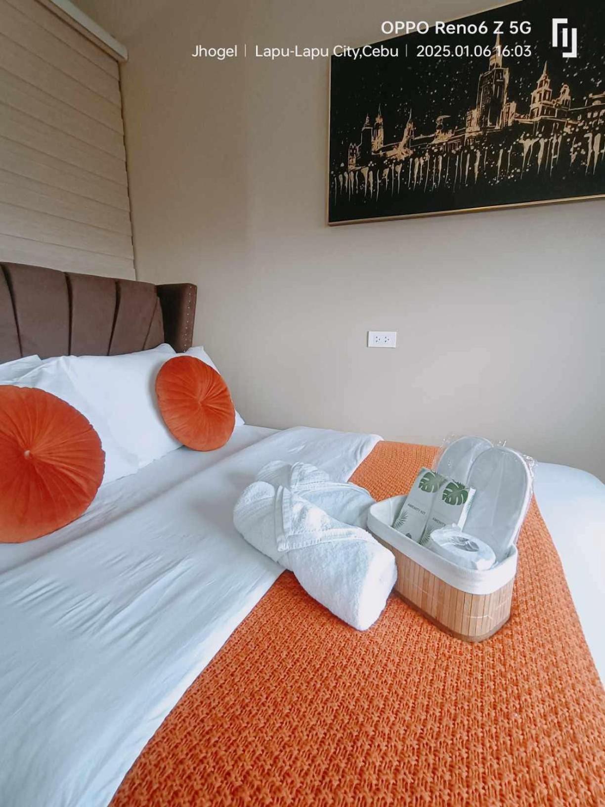 Apartment Lux-condo, Pool, 24hr Checkin & Easy Reach Airport *