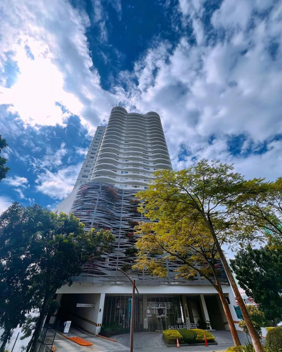 Calyx Residences Aparthotel *