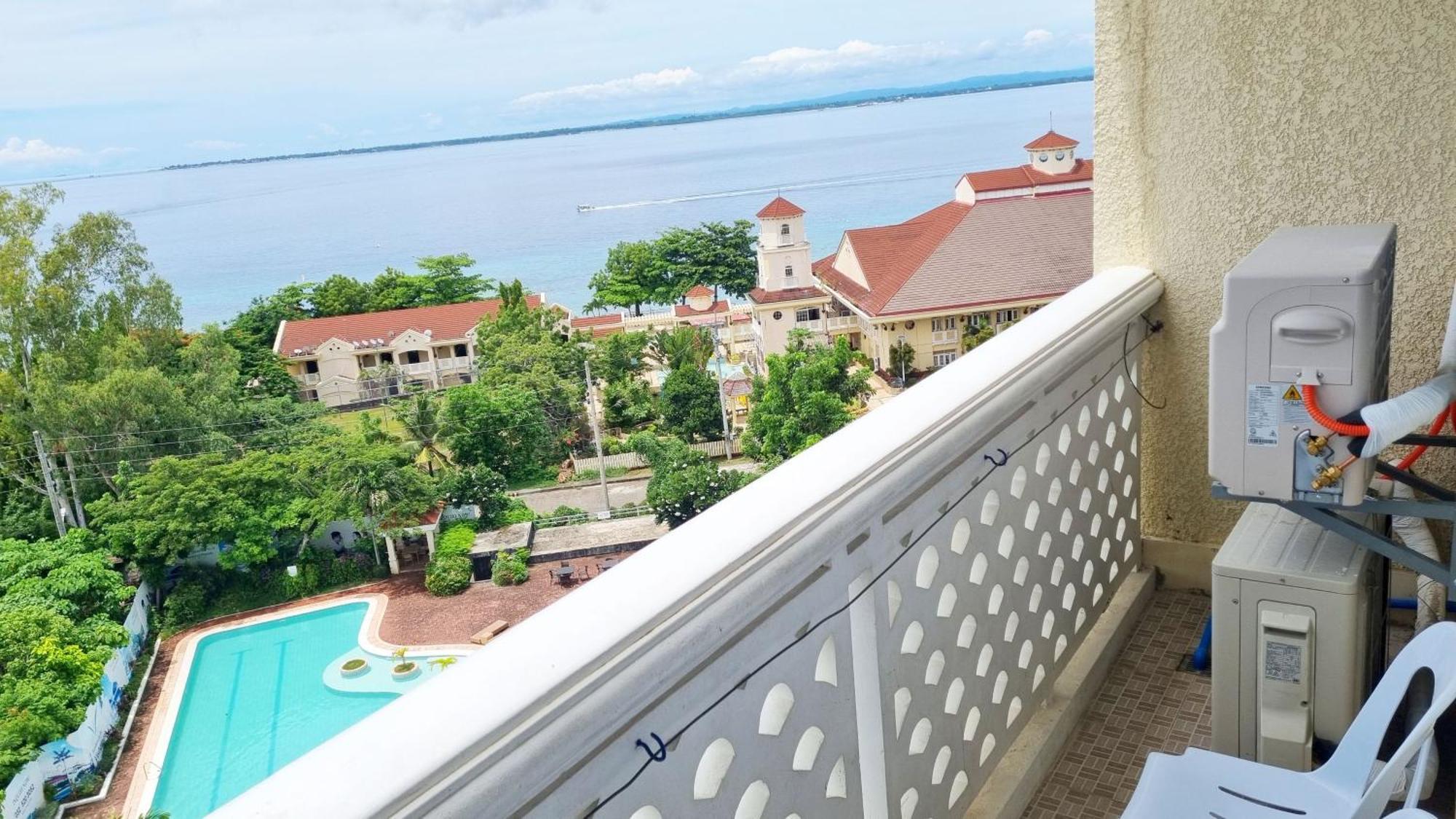 La Mirada Residences *