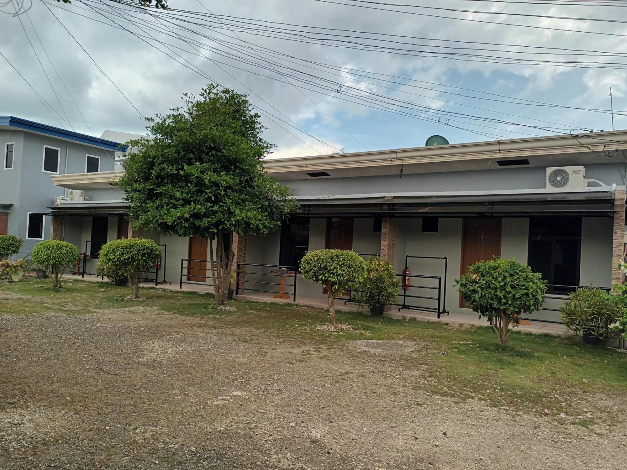 Hostel Grae's Apartelle Moalboal