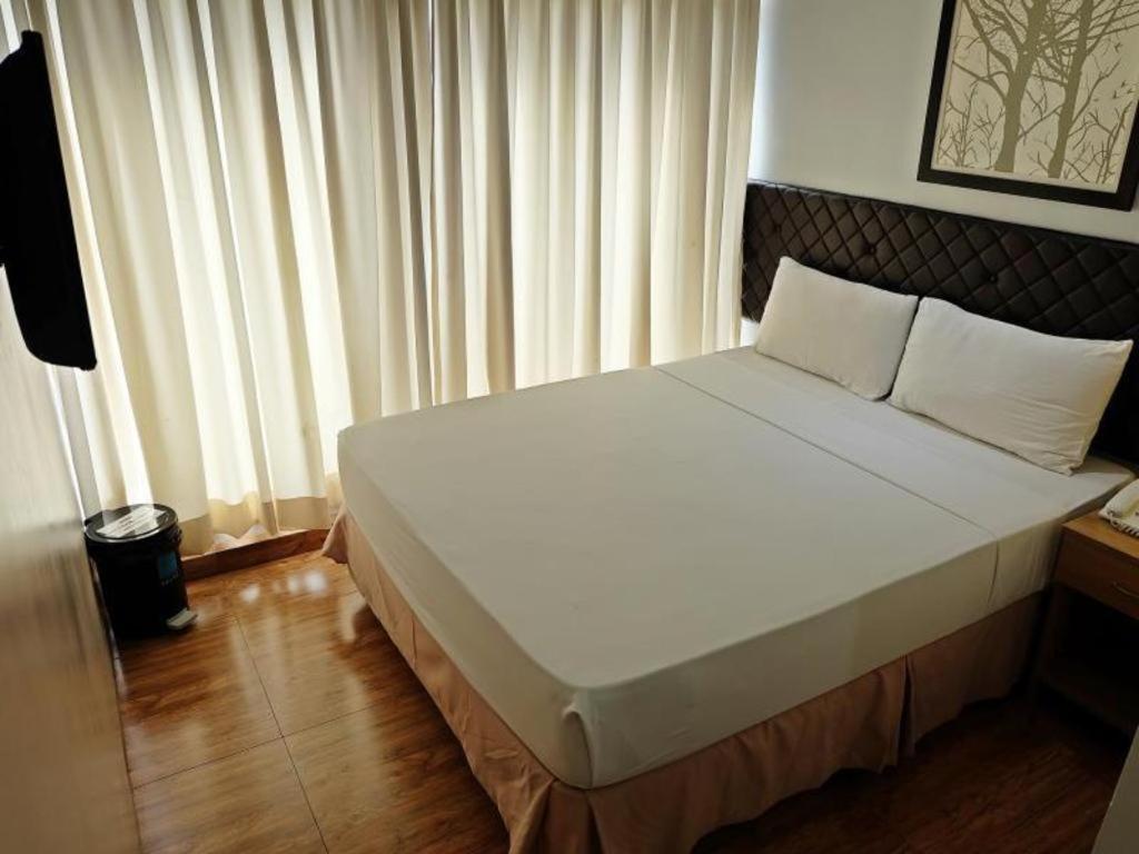 Hotel Capitol And