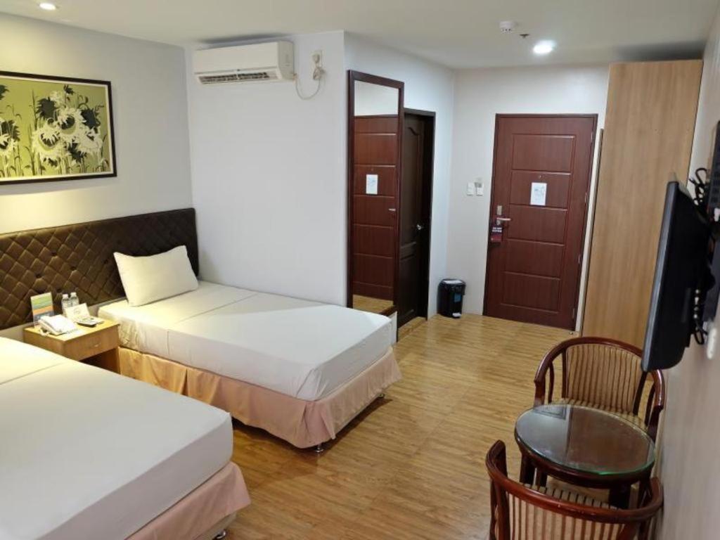 Capitol And 2* Cebu