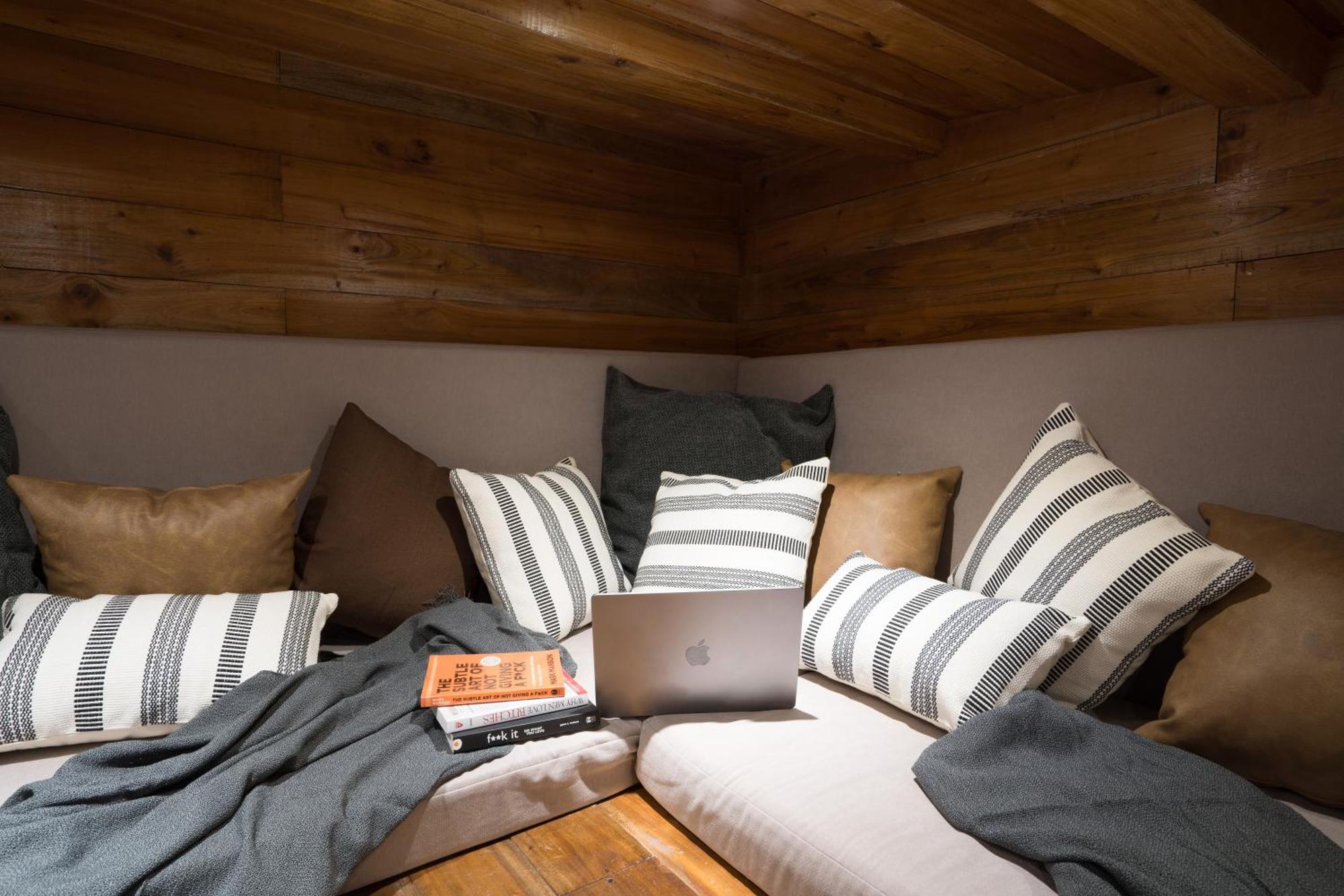 Cozy Style 48 Sqm 500mbps
