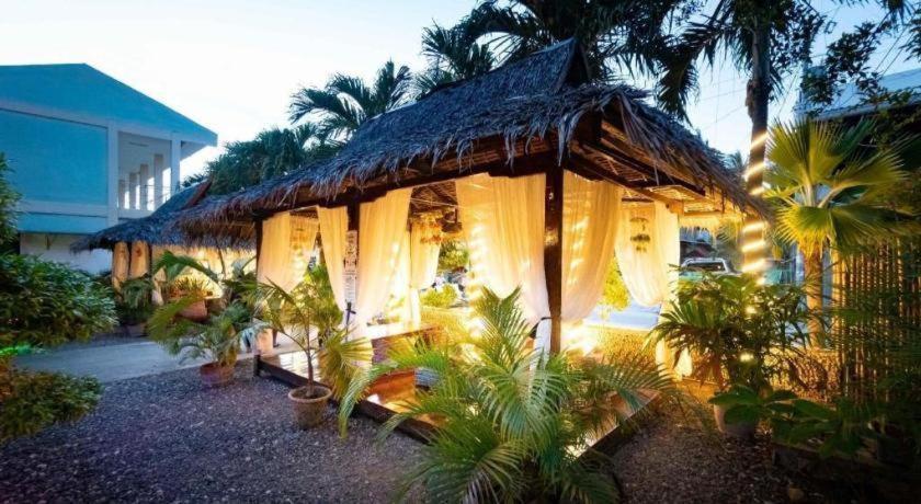 Coucou Bar And Restaurant