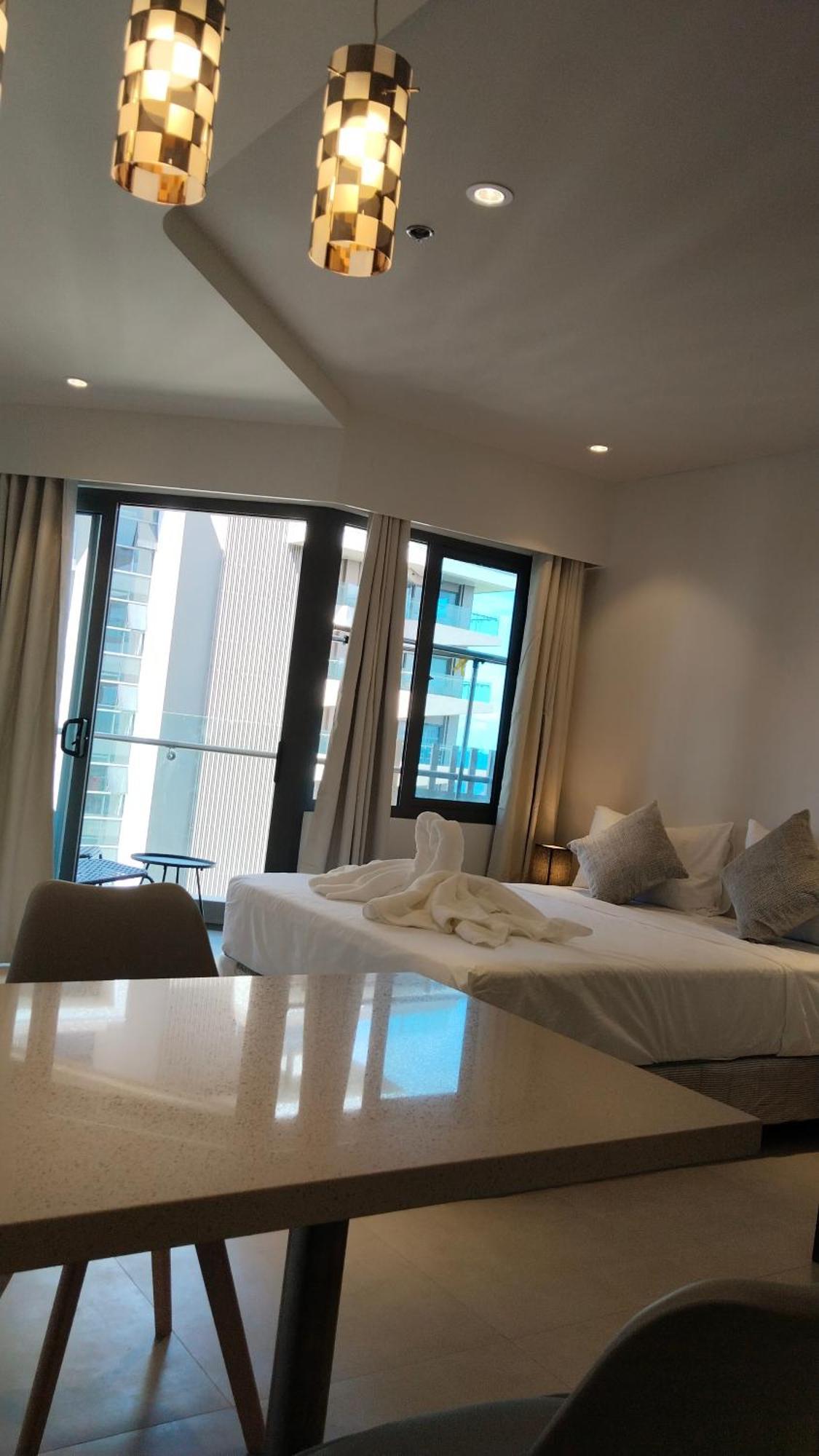 Apartment Deluxe Ocean View In Tambuli Seaside & Only 1 Residential Pool Is Free To Use Lapu-Lapu City