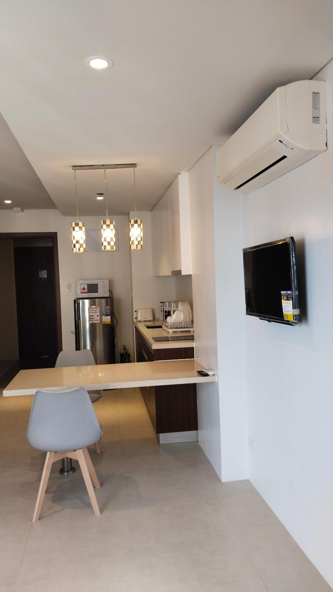 Apartment Deluxe Ocean View In Tambuli Seaside & Only 1 Residential Pool Is Free To Use Lapu-Lapu City