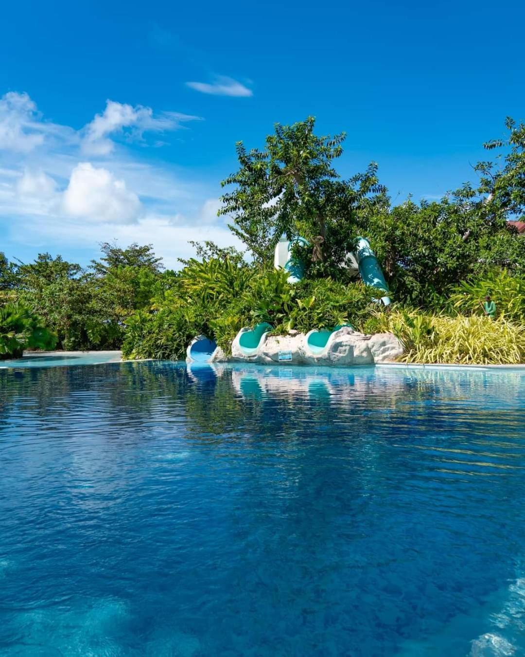 Apartment Deluxe Ocean View In Tambuli Seaside & Only 1 Residential Pool Is Free To Use