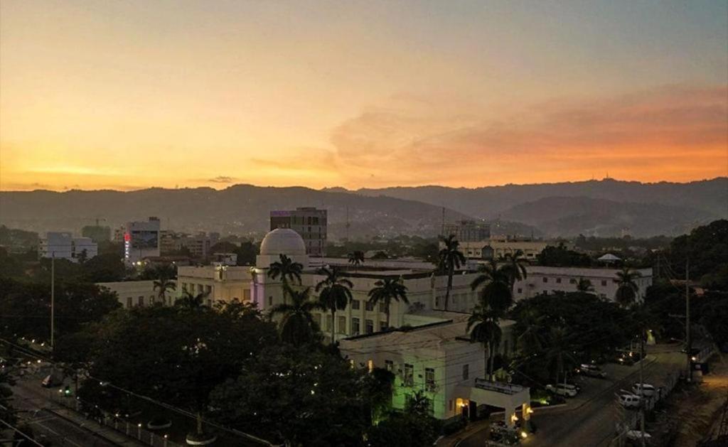 Capitol And Hotel 2*