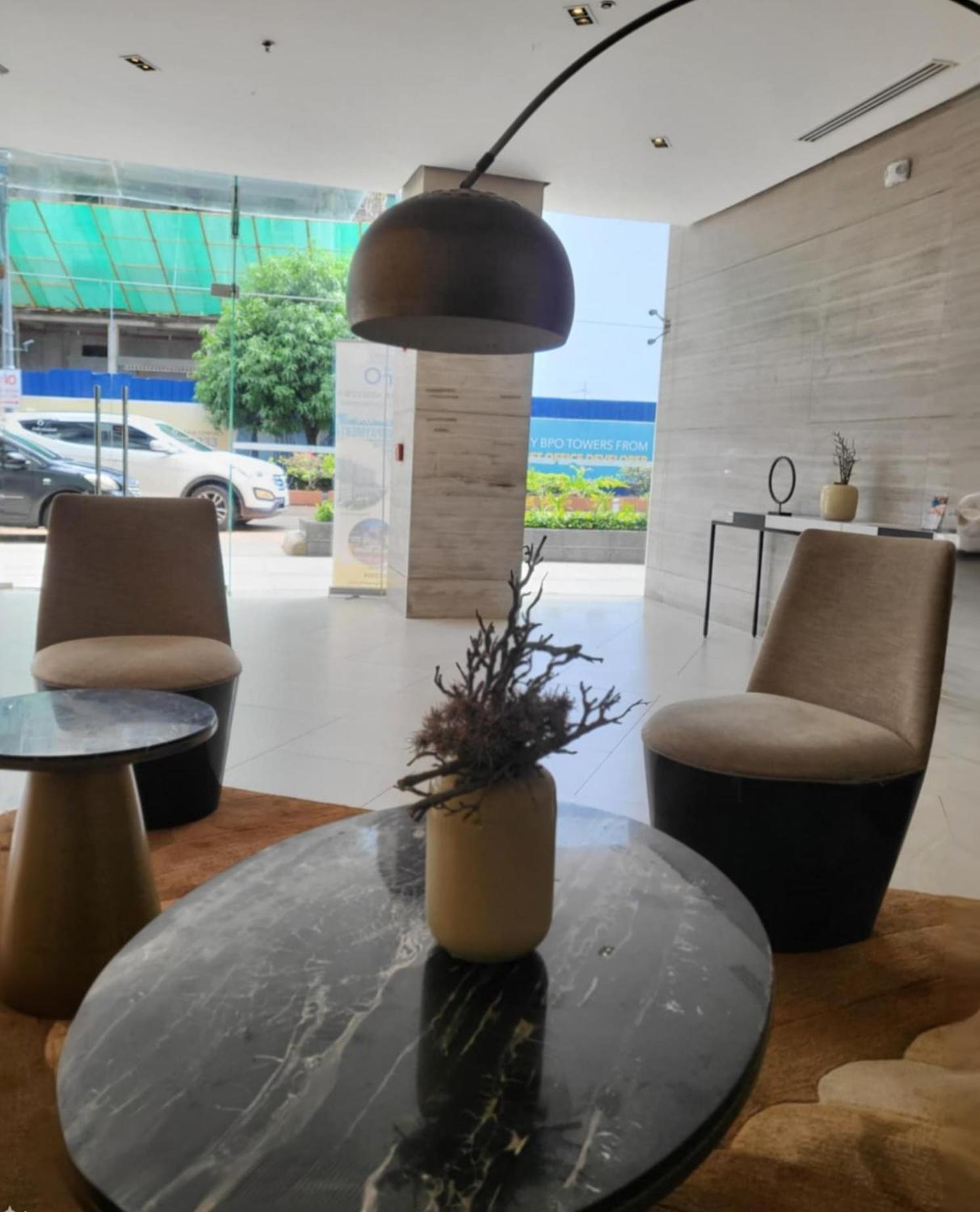 Mactan Newtown 8newtown Boulevard Rm9 Aparthotel Punta Engano (Mactan)