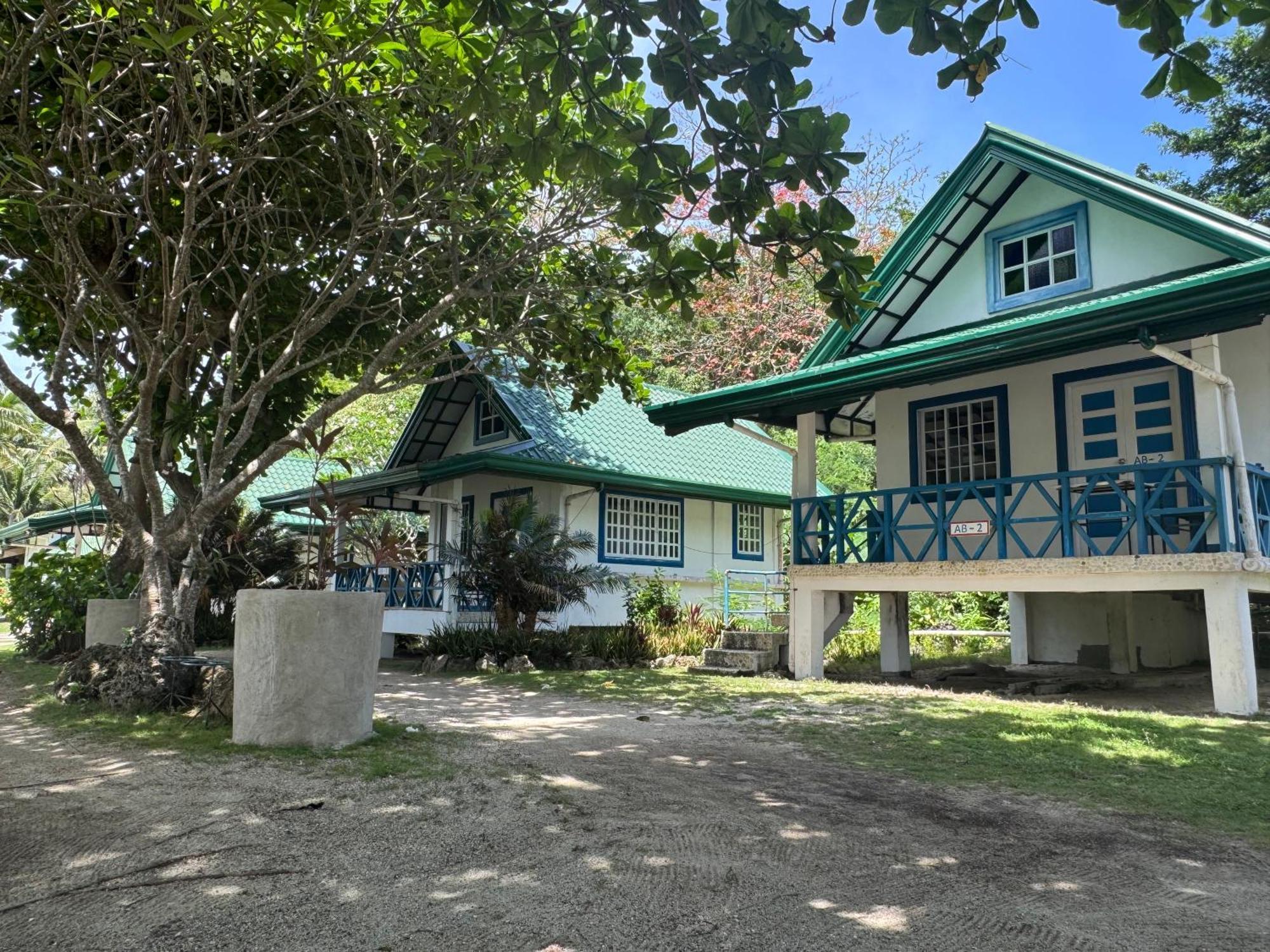 Hotel Zhang And Dive Center Opc 3*