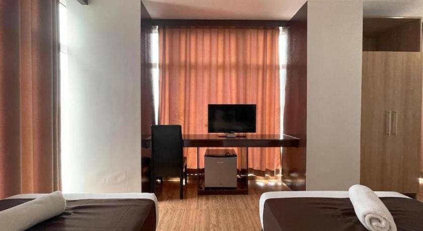 Hotel Capitol And