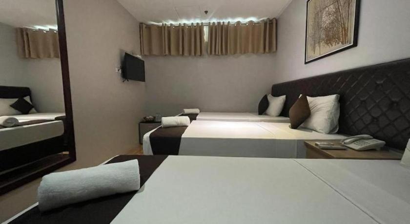 Capitol And Hotel 2*