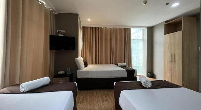 Hotel Capitol And 2*