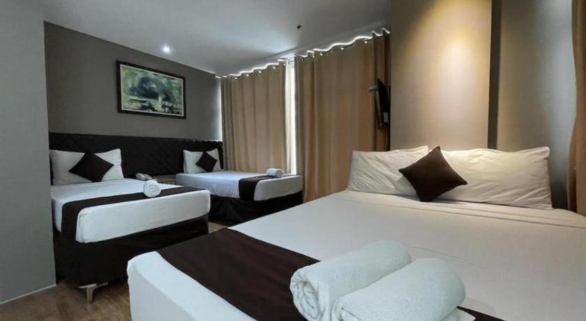 Hotel Capitol And 2*