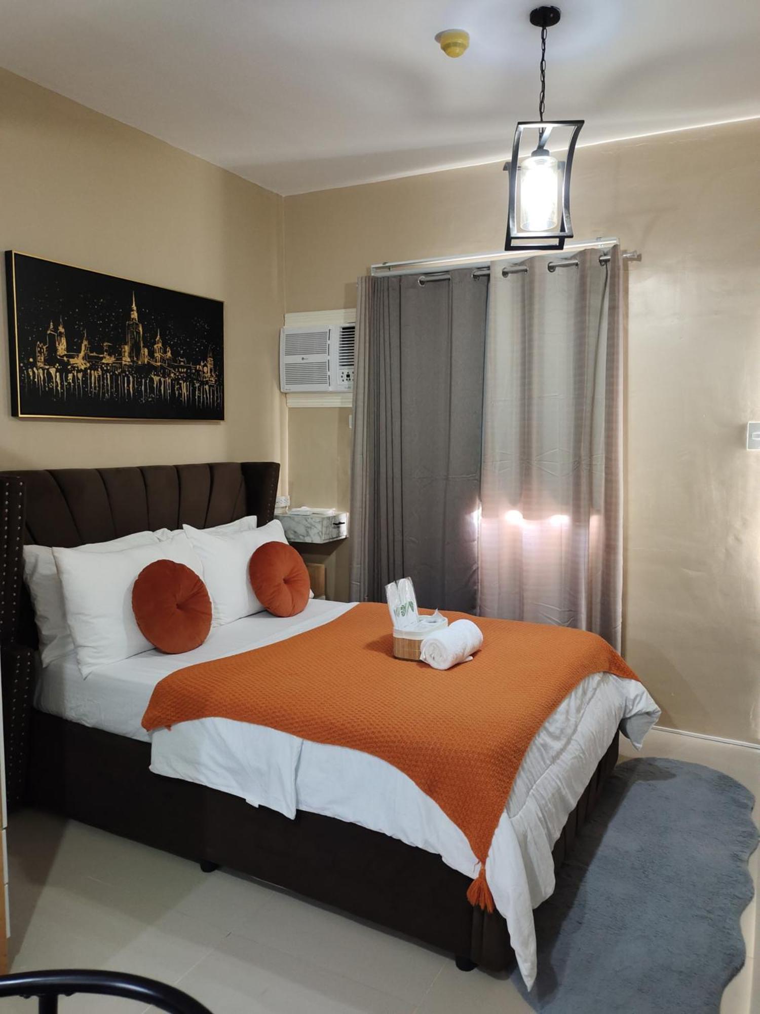 Apartment Lux-condo, Pool, 24hr Checkin & Easy Reach Airport *