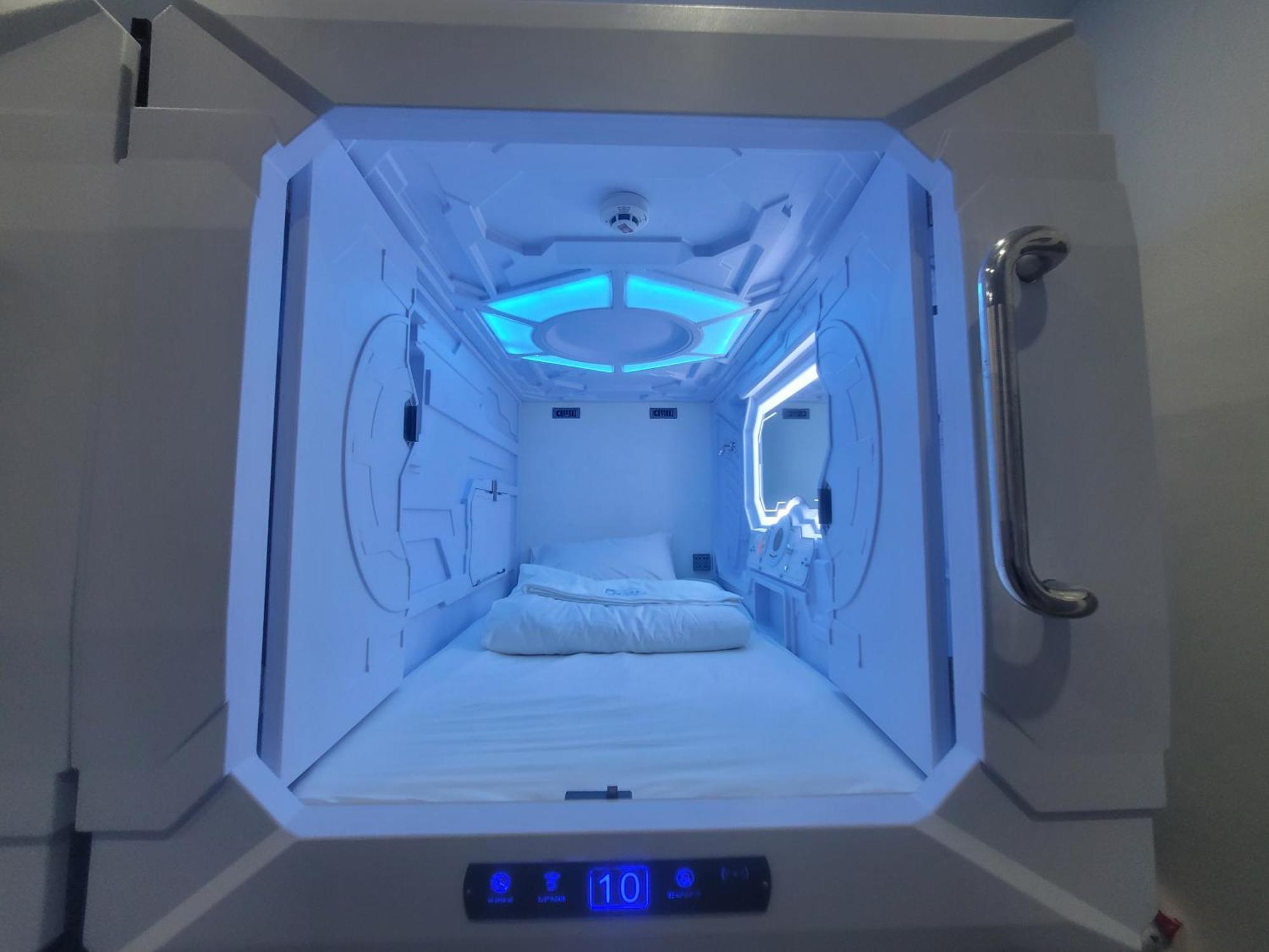 Capsule In Malapascua Capsule hotel *