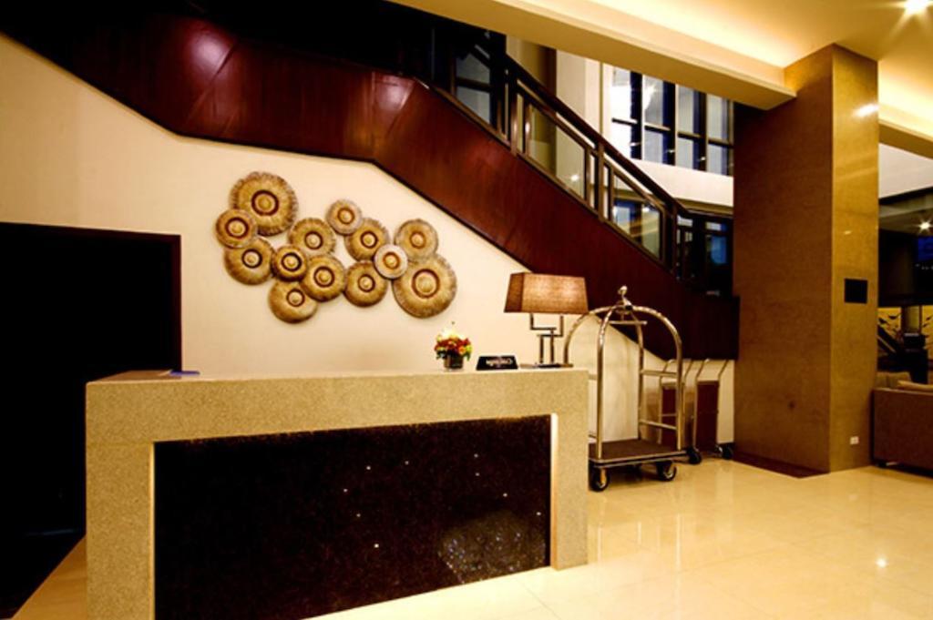 Mandarin Plaza Hotel