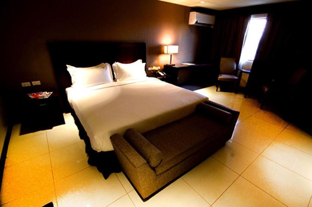 Mandarin Plaza Hotel 3*