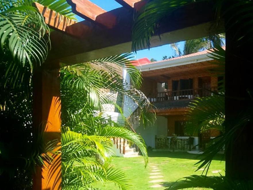 Coucou Bar And Restaurant