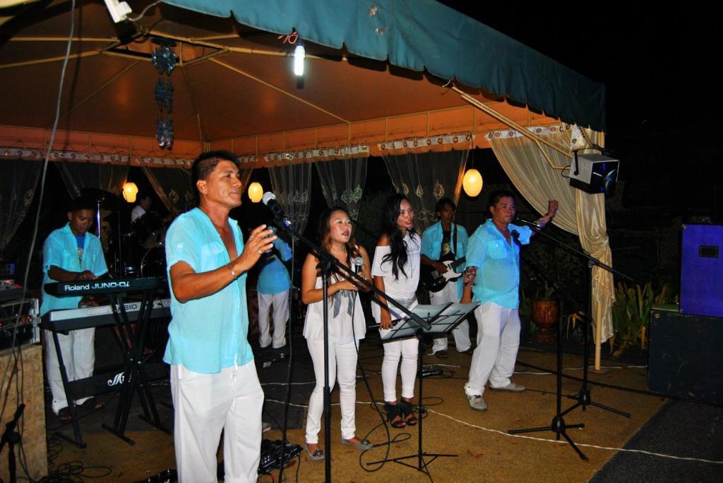 Parrot Paradise Resort Boljoon