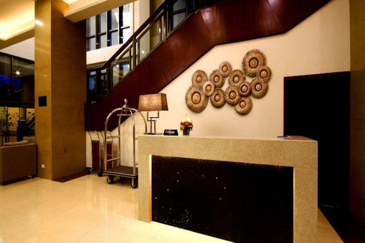 Hotel Mandarin Plaza 3*