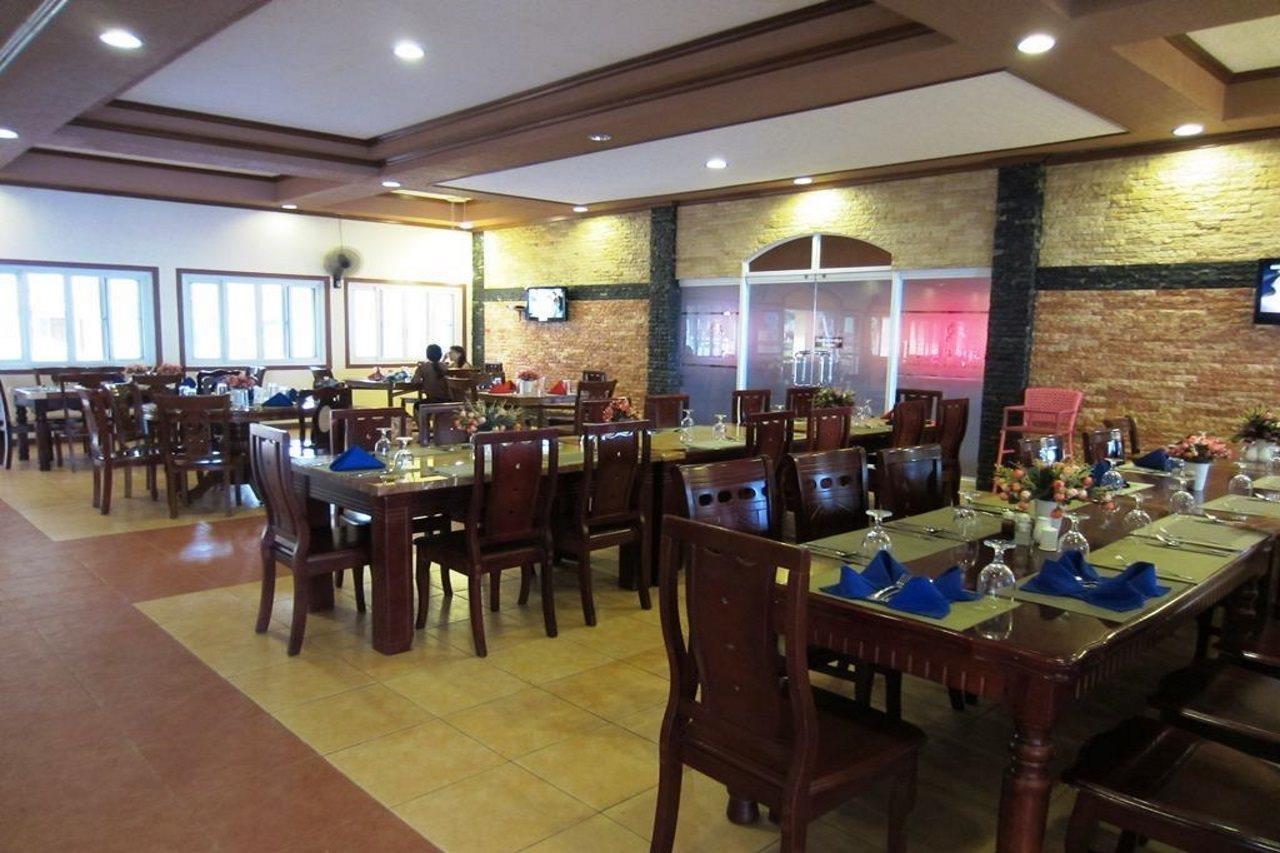 Hotel Hagnaya And Restaurant 3*