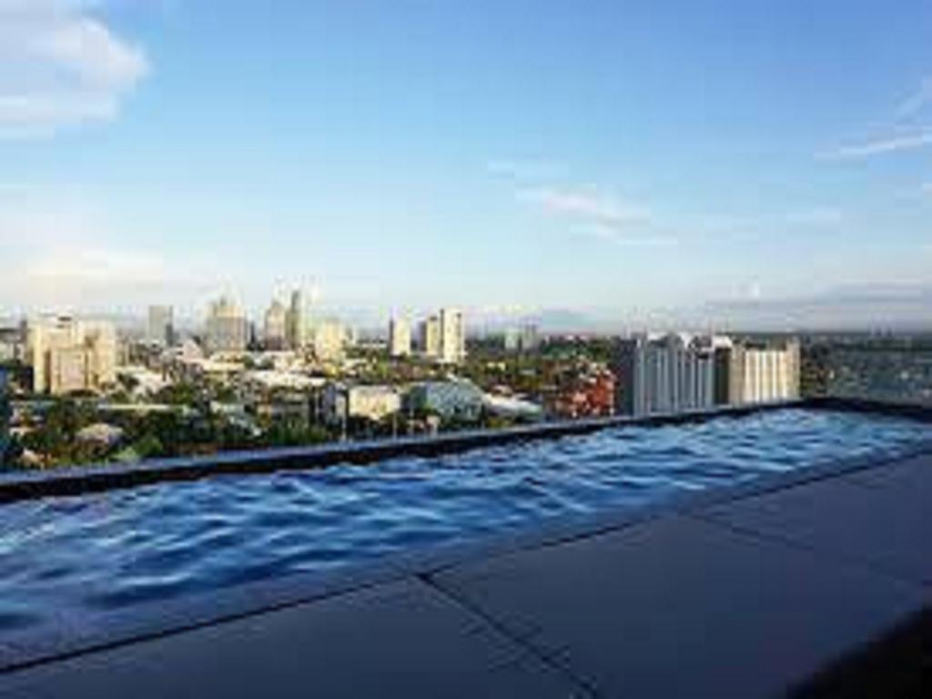 Newtown Executive Studio Apartment *