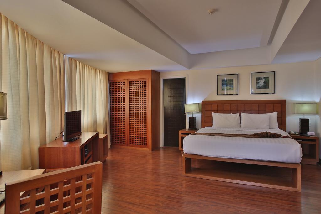 Hotel Crown Regency & Towers