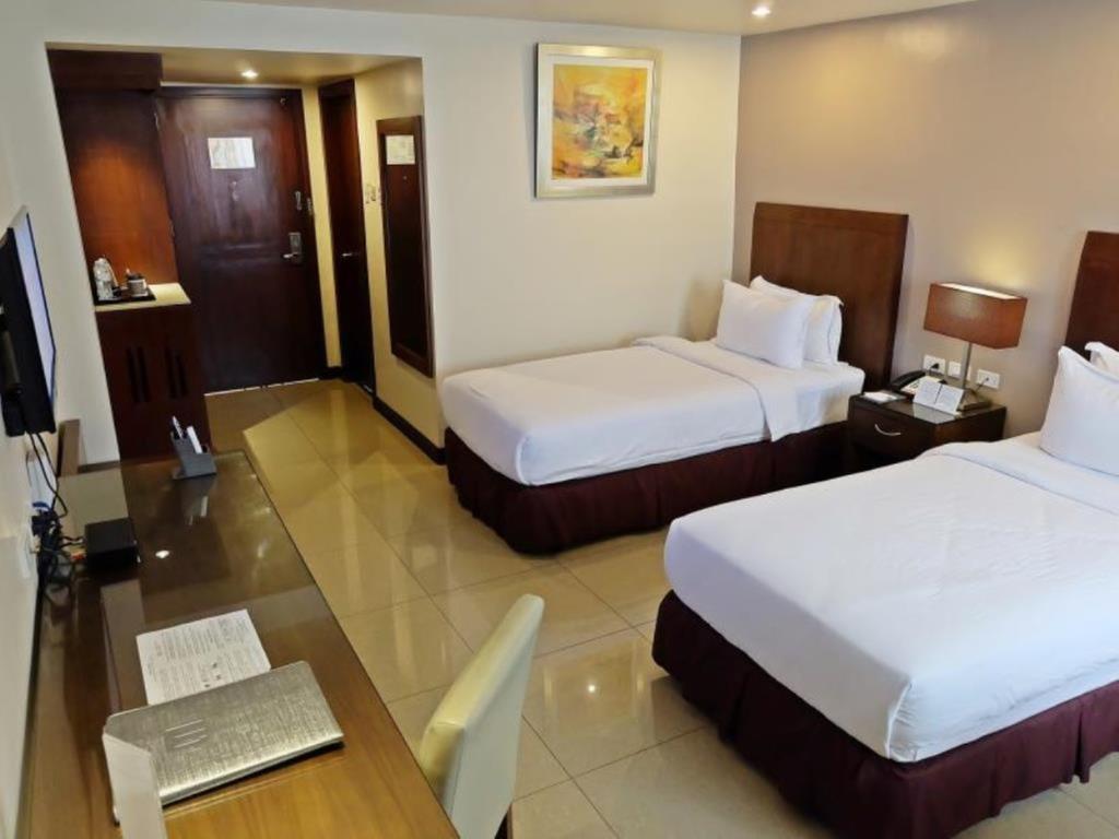 Mandarin Plaza Hotel 3*