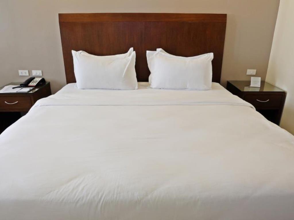 Mandarin Plaza Hotel