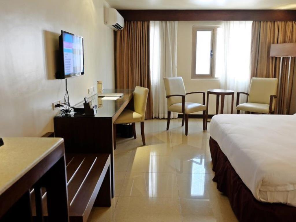 Mandarin Plaza Hotel 3*