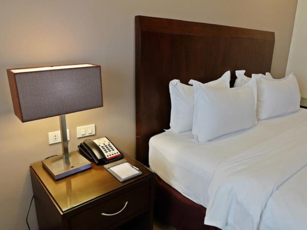 Mandarin Plaza Hotel 3*