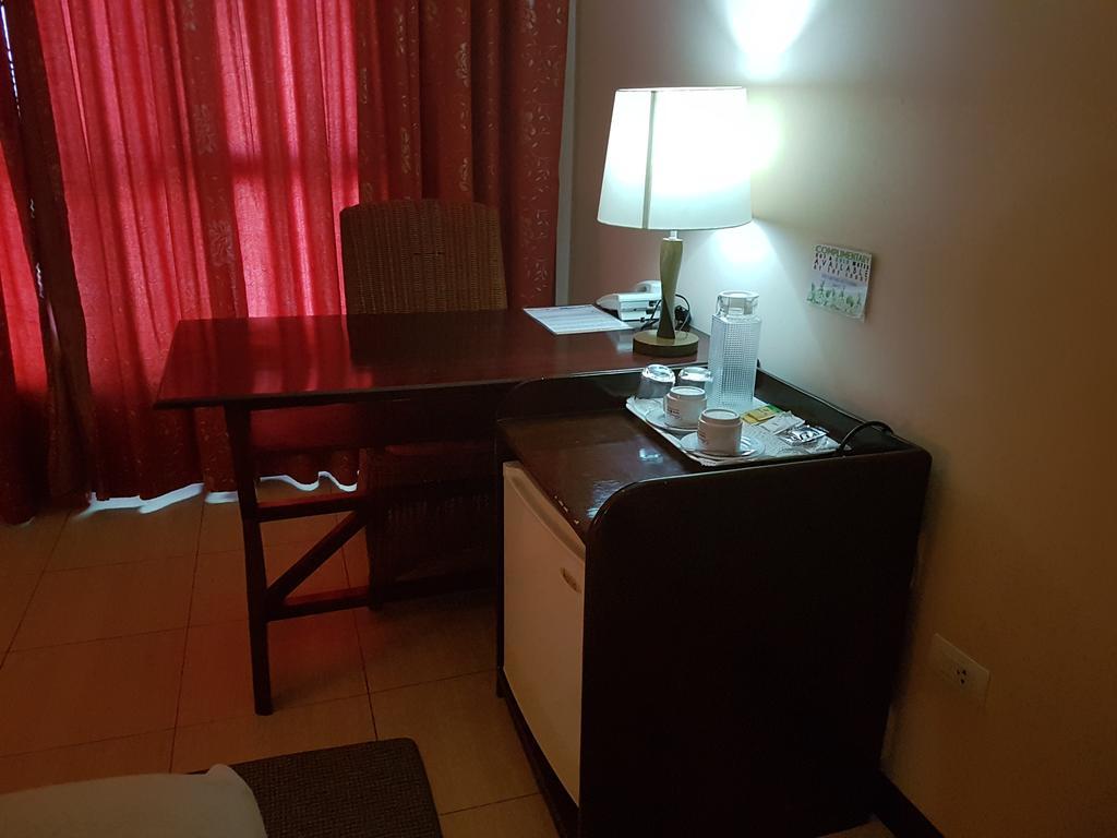 Cebu Dulcinea And Suites-mactan Airport 3*