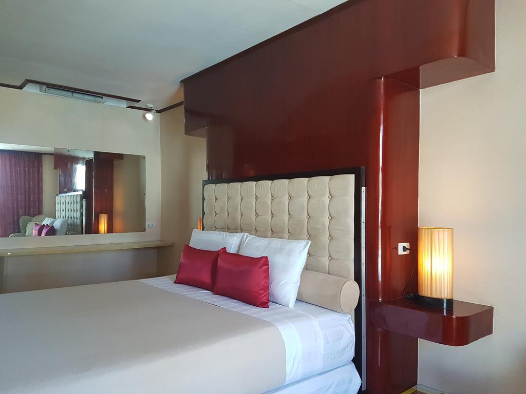 Cebu Dulcinea And Suites-mactan Airport Hotel 3*